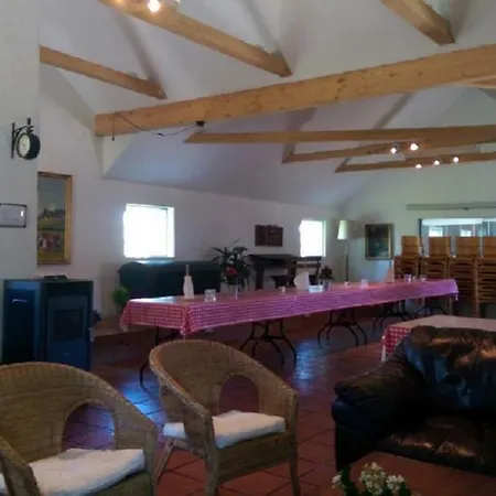Bed and breakfast Stenegegaard Kursuscenter Og Hundslund